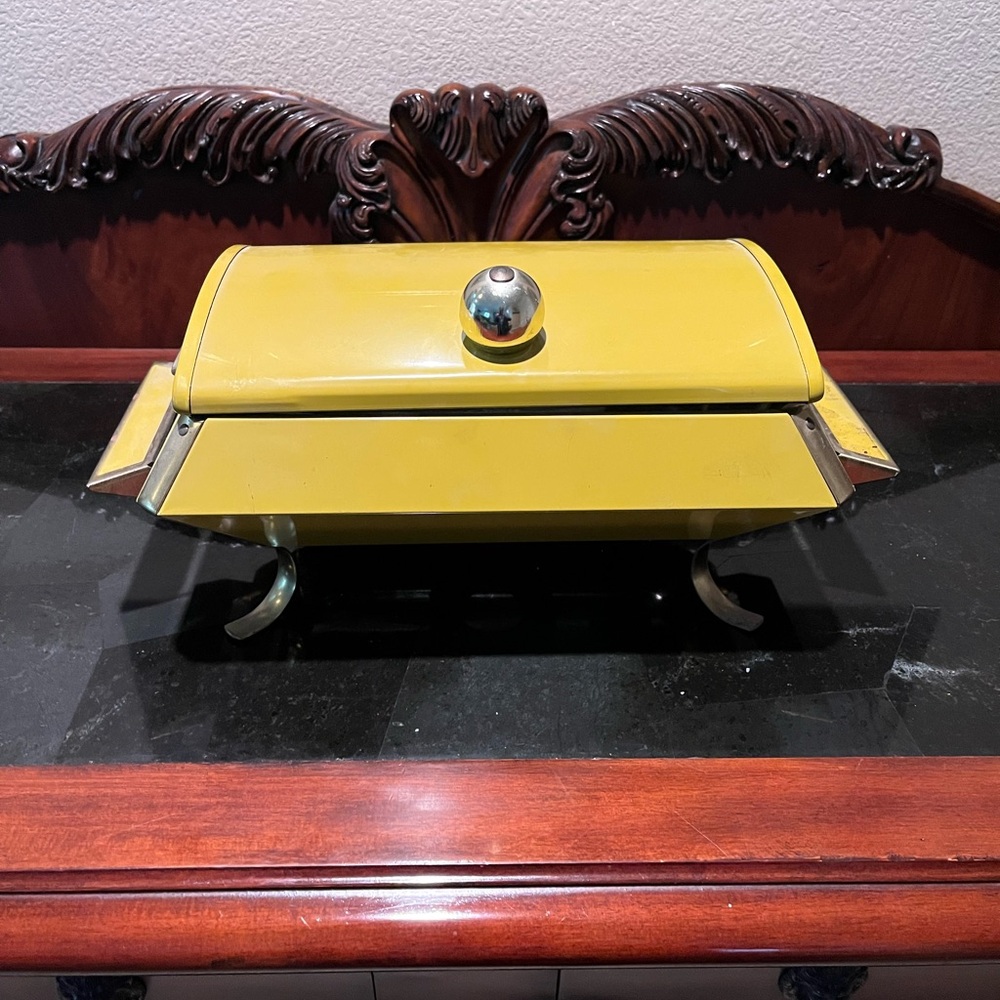 PM012026 Vintage Yellow Metal Chafing Dish With Candle